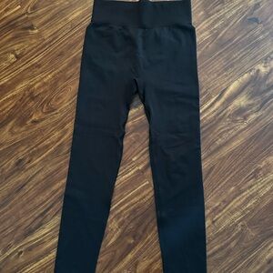 black athletic leggings